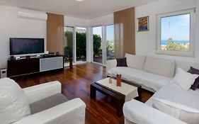 Consuela Apartment
